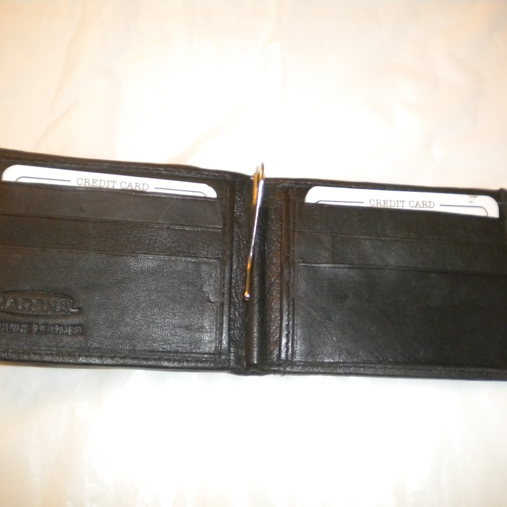 BRAND NEW BLACK LEATHER MONEY CLIP  WITH 6 SLOTS